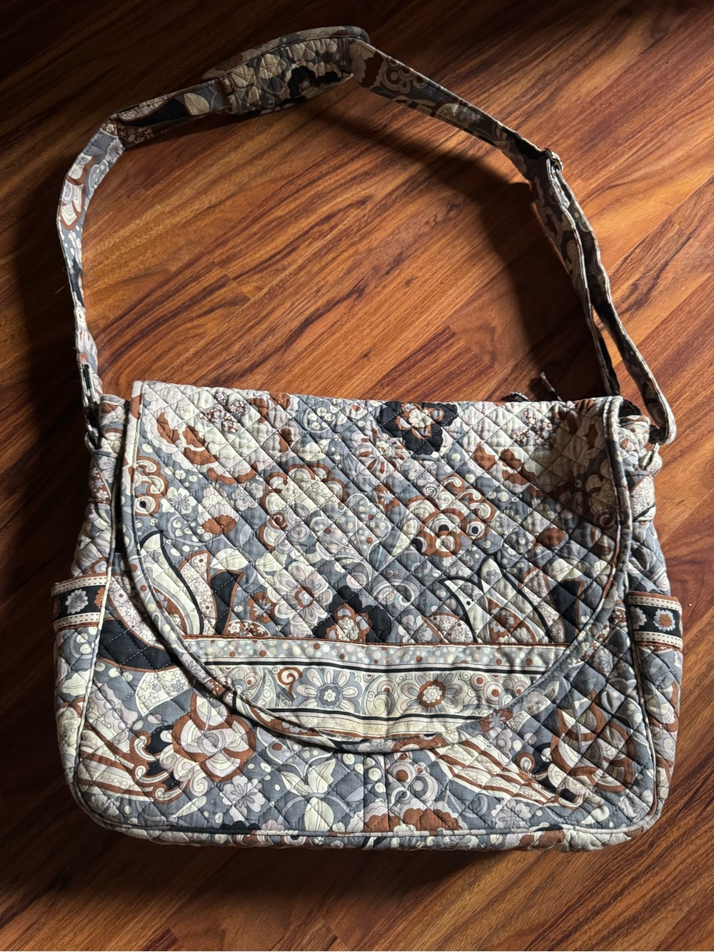 Stephanie Dawn Quilted Crossbody Messenger Shoulder Bag in Gray Brown EUC